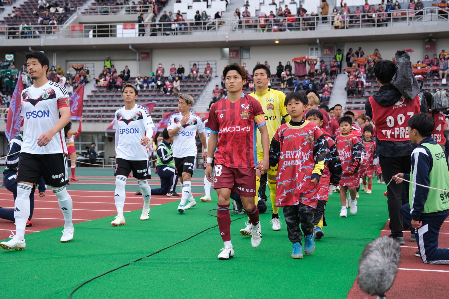 3/30(土)富山戦 選手ハイタッチ&場内一周・エスコートキッズを